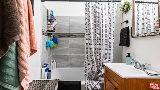 853 E 112th Street, Los Angeles, CA 90059