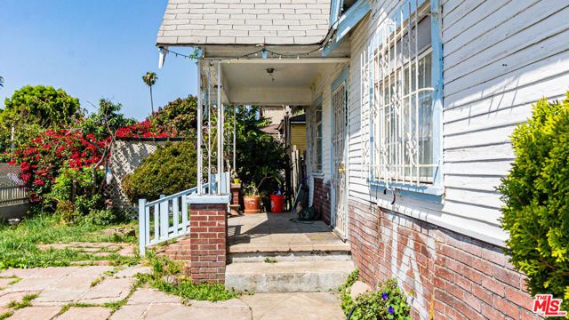 853 E 112th Street, Los Angeles, CA 90059