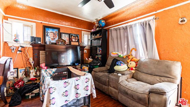 853 E 112th Street, Los Angeles, CA 90059