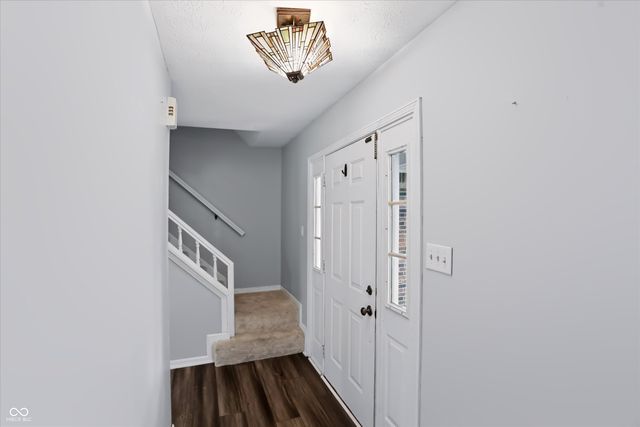 60 Waterford Court, Zionsville, IN 46077