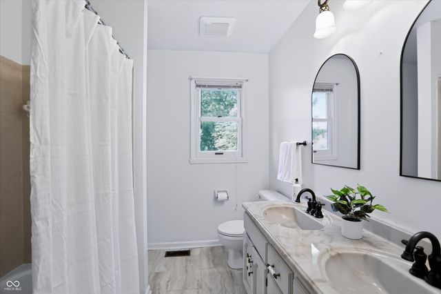 60 Waterford Court, Zionsville, IN 46077
