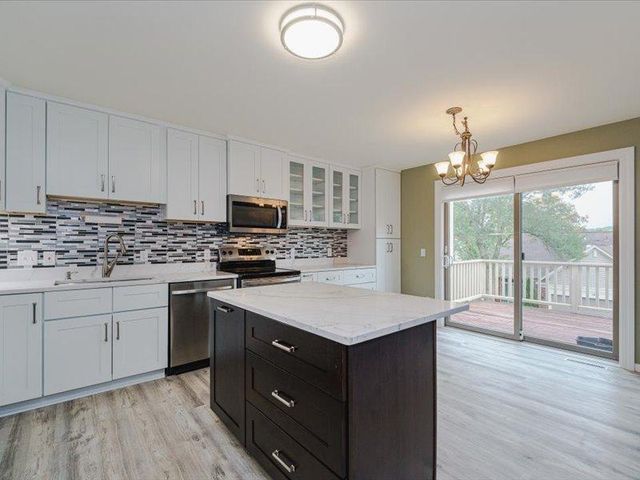 1491 Summit Shores Drive, Burnsville, MN 55306