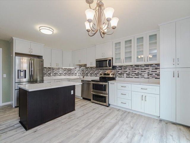 1491 Summit Shores Drive, Burnsville, MN 55306