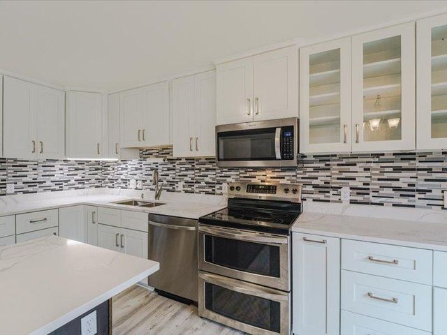 1491 Summit Shores Drive, Burnsville, MN 55306