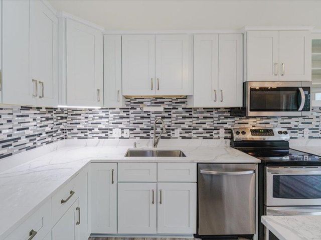 1491 Summit Shores Drive, Burnsville, MN 55306
