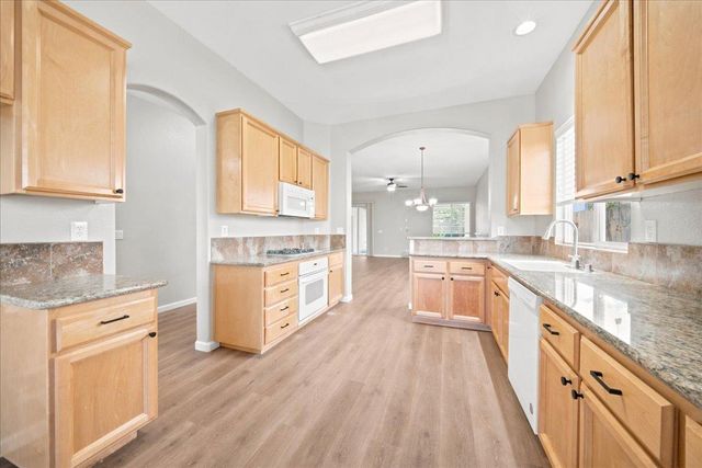 2016 San Esteban Cir, Roseville, CA 95747
