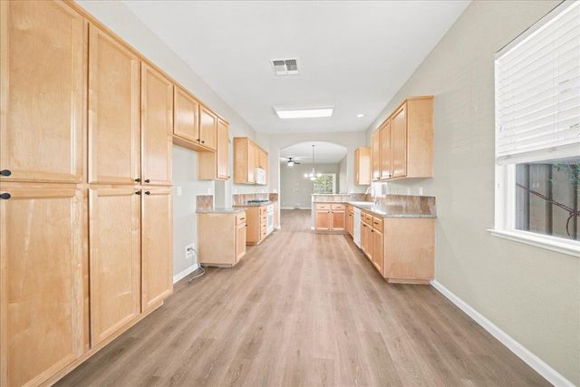 2016 San Esteban Cir, Roseville, CA 95747