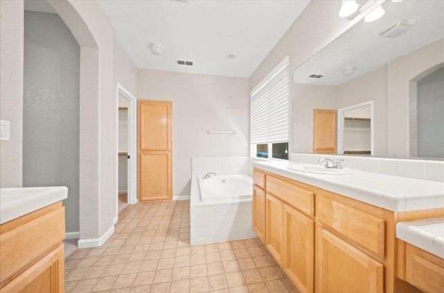 2016 San Esteban Cir, Roseville, CA 95747