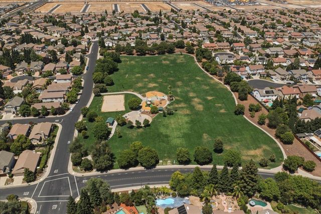 2016 San Esteban Cir, Roseville, CA 95747
