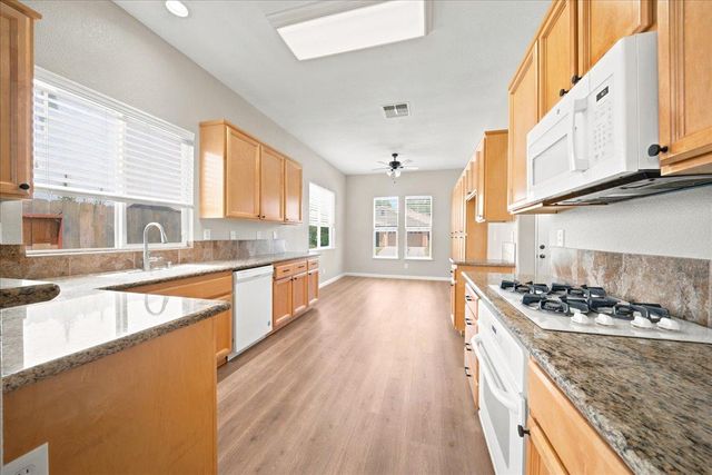 2016 San Esteban Cir, Roseville, CA 95747