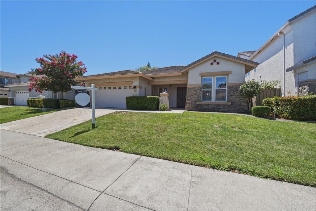 2016 San Esteban Cir, Roseville, CA 95747