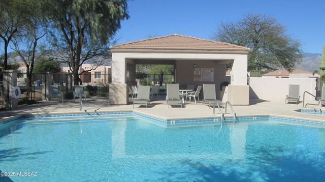 7446 E Placita Luz De La Luna, Tucson, AZ 85715