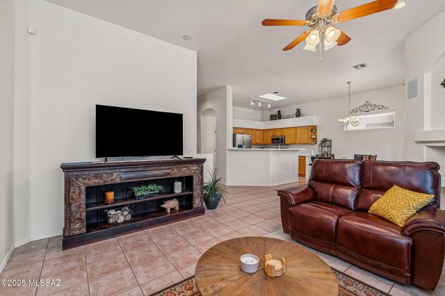 7446 E Placita Luz De La Luna, Tucson, AZ 85715