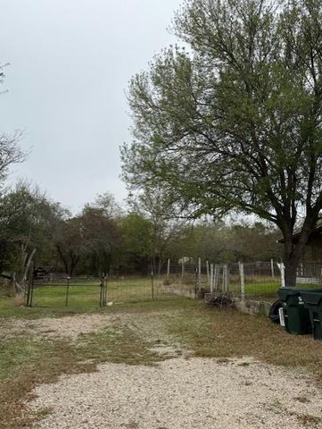 1202 Clyde ST, San Marcos, TX 78666