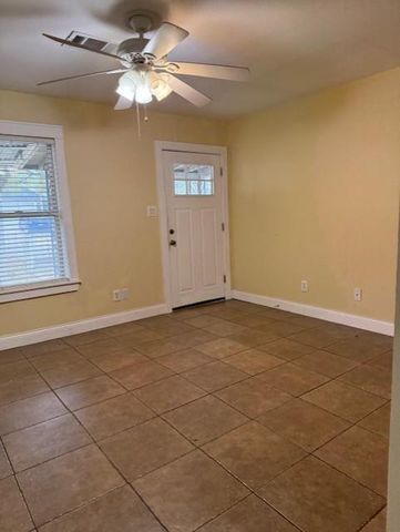 1202 Clyde ST, San Marcos, TX 78666