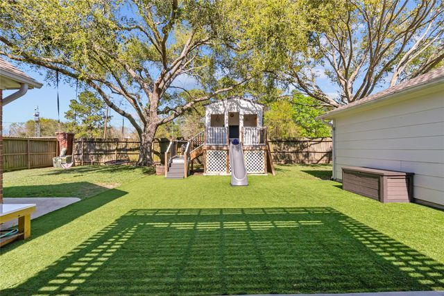 1009 Sable Drive, Friendswood, TX 77546