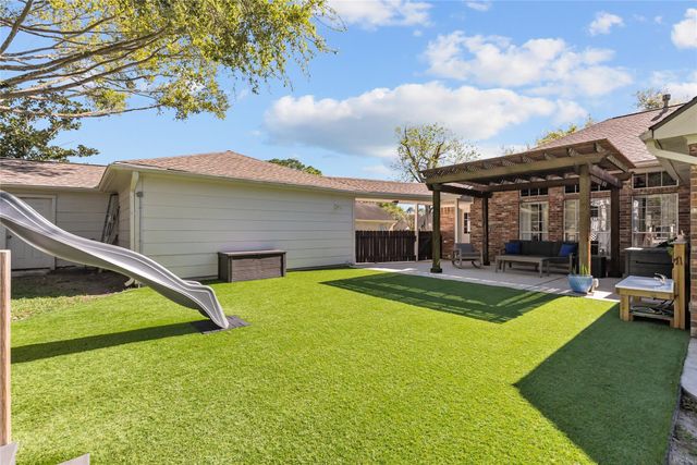 1009 Sable Drive, Friendswood, TX 77546