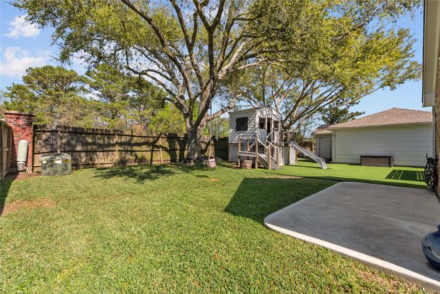 1009 Sable Drive, Friendswood, TX 77546