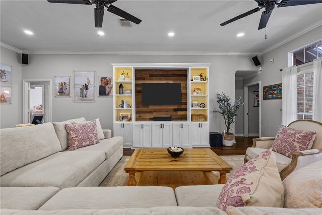 1009 Sable Drive, Friendswood, TX 77546