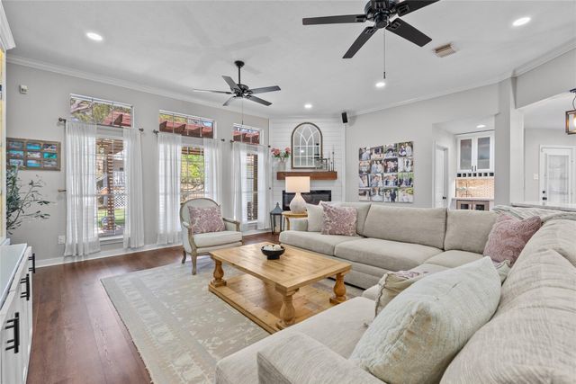 1009 Sable Drive, Friendswood, TX 77546