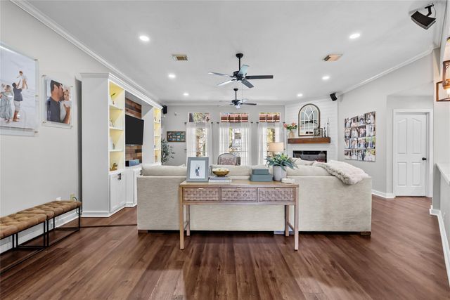 1009 Sable Drive, Friendswood, TX 77546