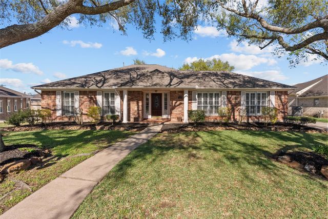 1009 Sable Drive, Friendswood, TX 77546
