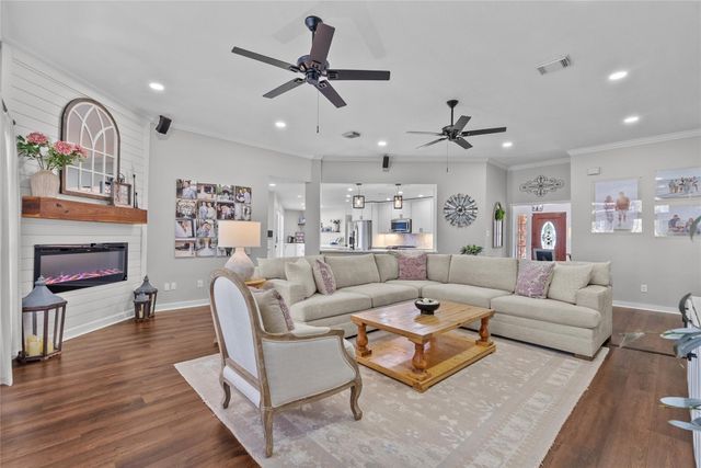 1009 Sable Drive, Friendswood, TX 77546