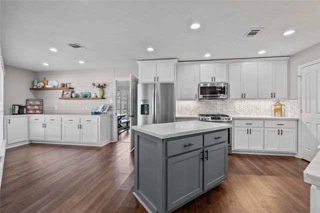 1009 Sable Drive, Friendswood, TX 77546