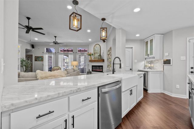 1009 Sable Drive, Friendswood, TX 77546