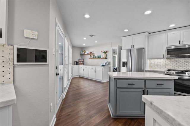 1009 Sable Drive, Friendswood, TX 77546