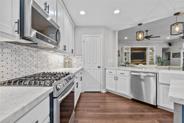 1009 Sable Drive, Friendswood, TX 77546