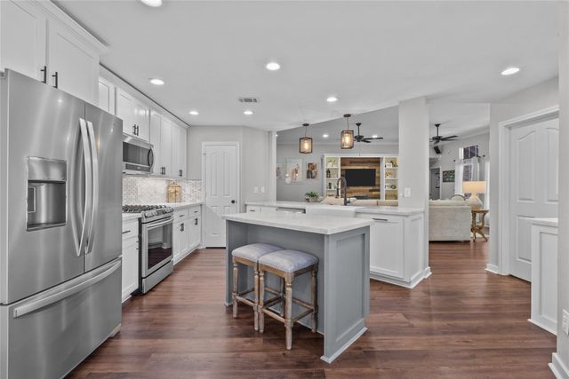 1009 Sable Drive, Friendswood, TX 77546