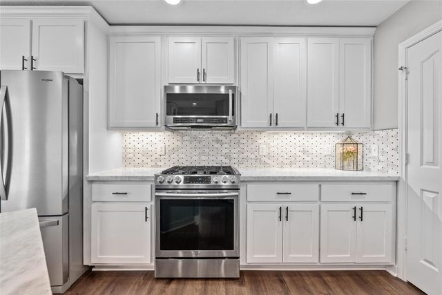 1009 Sable Drive, Friendswood, TX 77546