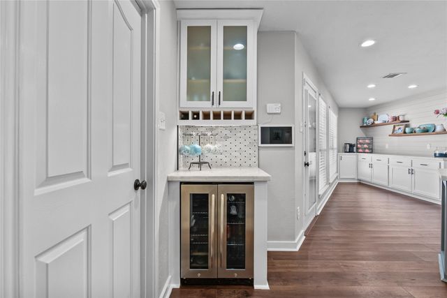 1009 Sable Drive, Friendswood, TX 77546