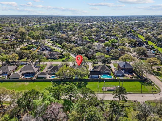 1009 Sable Drive, Friendswood, TX 77546