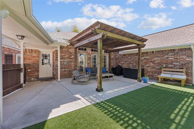 1009 Sable Drive, Friendswood, TX 77546