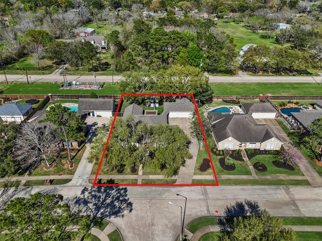 1009 Sable Drive, Friendswood, TX 77546