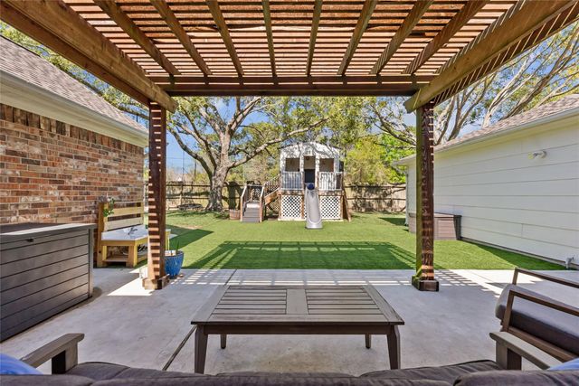 1009 Sable Drive, Friendswood, TX 77546