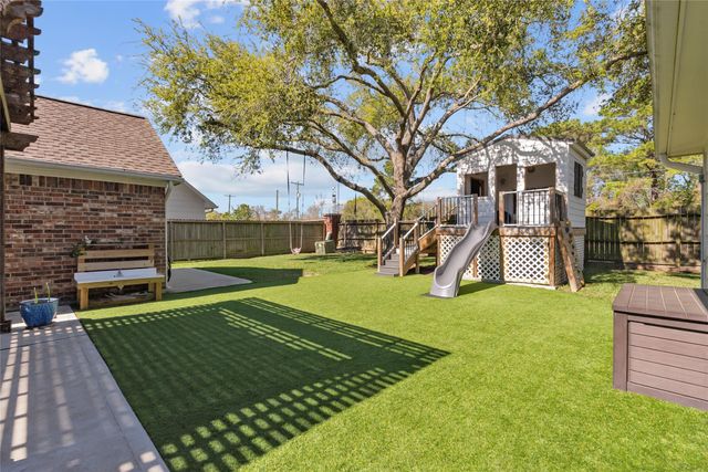 1009 Sable Drive, Friendswood, TX 77546