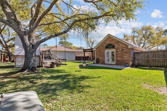 1009 Sable Drive, Friendswood, TX 77546