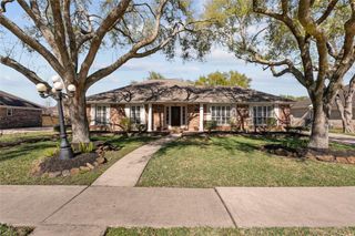 1009 Sable Drive, Friendswood, TX 77546