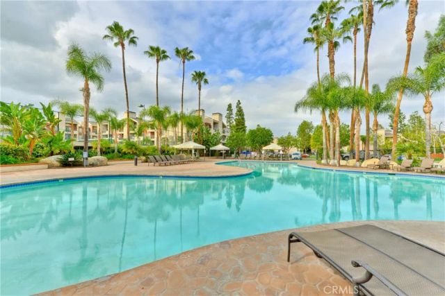 5530 Owensmouth Avenue 324, Woodland Hills, CA 91367