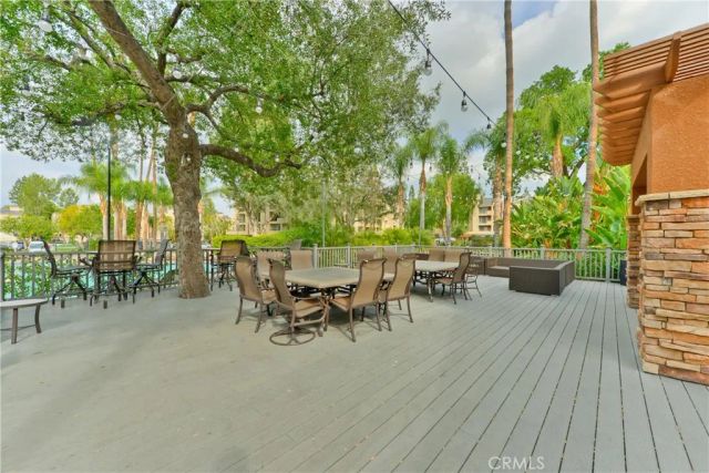 5530 Owensmouth Avenue 324, Woodland Hills, CA 91367