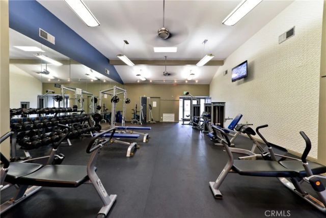 5530 Owensmouth Avenue 324, Woodland Hills, CA 91367