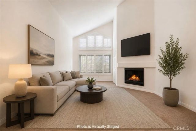 5530 Owensmouth Avenue 324, Woodland Hills, CA 91367