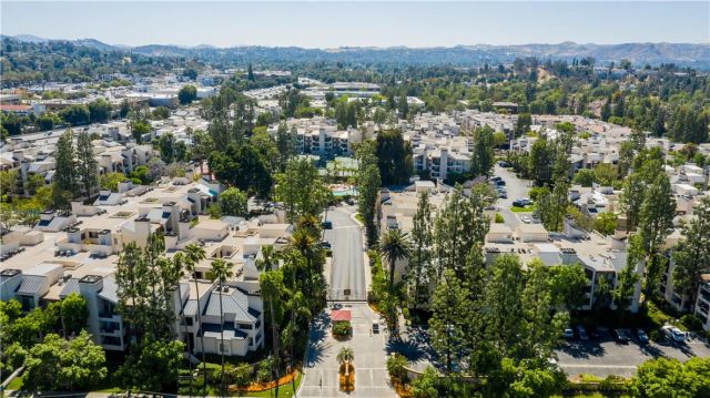 5530 Owensmouth Avenue 324, Woodland Hills, CA 91367