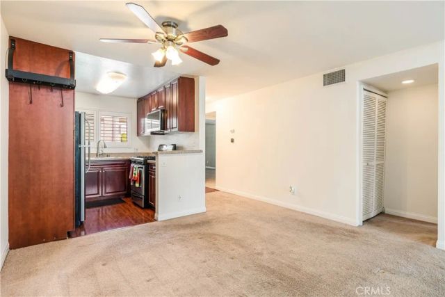 5530 Owensmouth Avenue 324, Woodland Hills, CA 91367