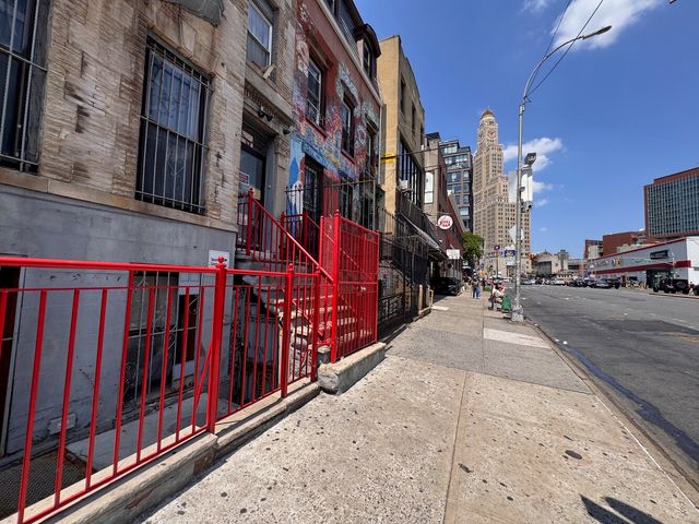 48 4TH Avenue, New York City, NY 11217