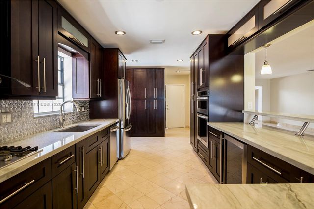 1400 Stillwater Dr, Miami Beach, FL 33141