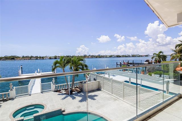 1400 Stillwater Dr, Miami Beach, FL 33141